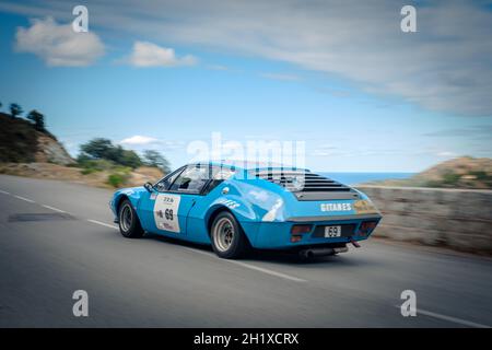 Occhiatana, Korsika, Frankreich - 7. Oktober 2020: Michel Mitieus und Laurent Arboueix treten bei der Tour de Corse Historique 2021 mit ihrem Alpine A310 an Stockfoto