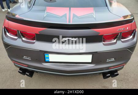 Kiyv, Ukraine - 30. August 2021: Chevrolet Camaro ZL1 Coupe auf der Straße in Kiyv, Ukraine - 30. August 2021 Stockfoto