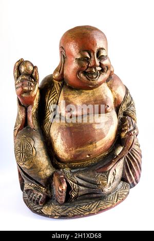 Traditionelle hölzerne Statue des chinesischen Buddha isoliert auf weißem Hintergrund Stockfoto