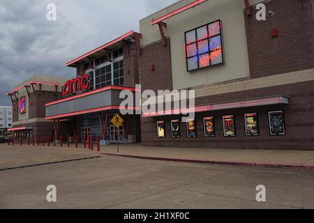 Tyler, TX: AMC Movie Theatre bei Regen am späten Nachmittag Stockfoto