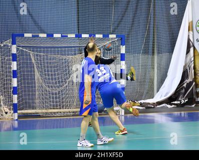 Orenburg, Russland - 12. Februar12, 2018 Jahr: Jungen spielen im Handball Internationales Handballturnier in Erinnerung an den ersten Gouverneur der Provinz Orenburg Stockfoto