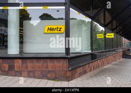 Oslo, Norwegen. September 2021. Eine Niederlassung der Hertz Autovermietung in der Innenstadt Stockfoto