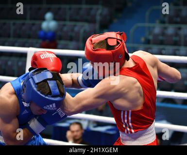 Orenburg, Russland - Mai 7, 2017 Jahr: jungen Boxer in der Meisterschaft von Russland konkurrieren in Boxen bei Junioren, 1999-2000 geboren Stockfoto