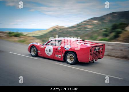 Occhiatana, Korsika, Frankreich - 7. Oktober 2020: Segolen und Christophe Le Moing treten in ihrem BSH Original bei der Tour de Corse Historique 2021 an Stockfoto