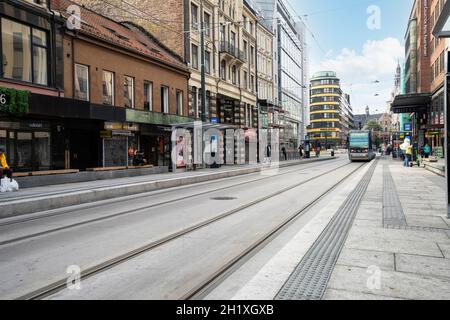 Oslo, Norwegen. September 2021. Panoramablick auf eine Straße im Stadtzentrum Stockfoto