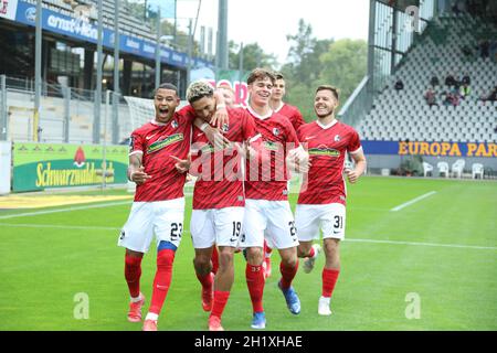 Freiburger Torjubel nach dem 1:0 durch Nishan Conell Burkart (SC Freiburg II U23) im Spiel der 3. FBL: 21-22: 9. Spt. SC Freiburg II gegen FC Viktoria Stockfoto