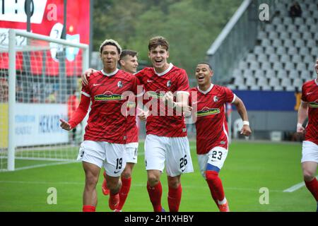 Nishan Conell Burkart (SC Freiburg II U23) und Noah Weißhaupt (SC Freiburg II U23) brachten den Sportclub in die Erfolgsspur beim Spiel der 3. FBL: 21 Stockfoto