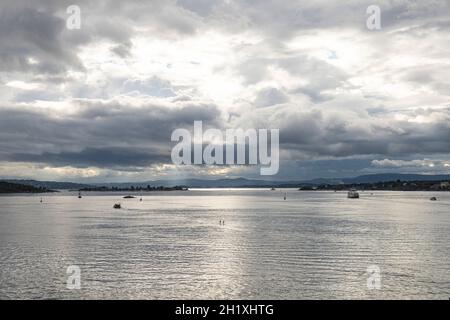 Oslo, Norwegen. September 2021. Panoramablick auf den Fjord vor der Stadt Stockfoto