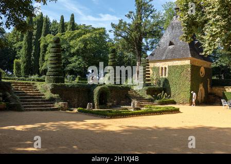 Eyrignac, Frankreich - 2. September 2018: Die malerischen Jardins du Manoir d Eyrignac in Dordogne. Frankreich Stockfoto