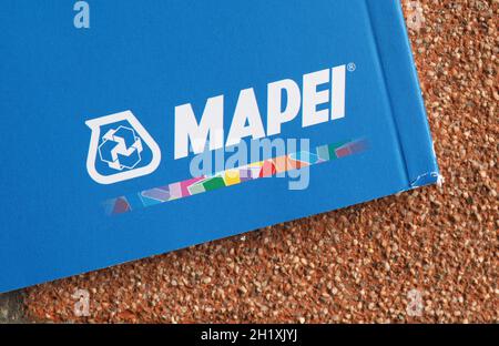 MAILAND, ITALIEN - CA. AUGUST 2021: Mapei-Schild Stockfoto