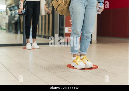 Vorderansicht des sozialen Distanzierungskonzepts. Auflösung und hochwertige schöne Fotos Stockfoto