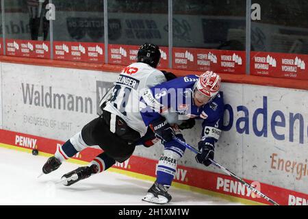 Nur im ersten Drittel zeichnen sich die Ice Tigers so einsatzstark wie hier Maximilian Kislinger (Nürnberg Ice Tigers) vs Niclas Burström (SERC Wild WI Stockfoto