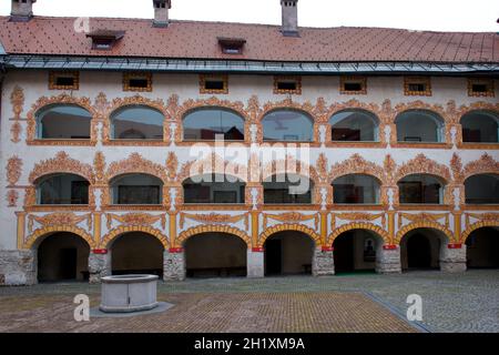 Burg in Idrija, alte slowenische Stadt. Ab 2012 zum UNESCO-Weltkulturerbe Stockfoto