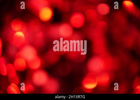 Glitzernder Hintergrund, Neujahr. Defokussieren Sie hellrote weihnachtsfarbe. Stockfoto