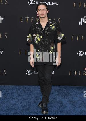 Los Angeles, USA. Oktober 2021. Aramis Knight trifft am Montag, dem 18. Oktober 2021, bei der ETERNALS Los Angeles Premiere der Marvel Studios im DolbyTheatre in Hollywood, CA, ein. (Foto: Sthanlee B. Mirador/Sipa USA) Quelle: SIPA USA/Alamy Live News Stockfoto