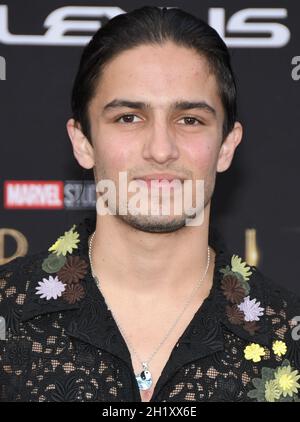 Los Angeles, USA. Oktober 2021. Aramis Knight trifft am Montag, dem 18. Oktober 2021, bei der ETERNALS Los Angeles Premiere der Marvel Studios im DolbyTheatre in Hollywood, CA, ein. (Foto: Sthanlee B. Mirador/Sipa USA) Quelle: SIPA USA/Alamy Live News Stockfoto