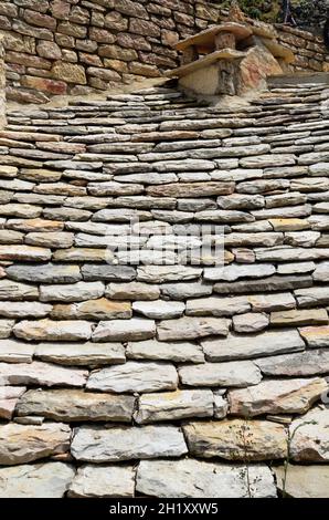 FRANKREICH. LOZERE (48). CAUSSE MEJEAN. DORF HURES-LA-PARADE. STEINHABITAT DER MEJEAN CAUSSE, DIE TEIL DES REGI-STANDORTS CAUSSES UND CEVENNES IST Stockfoto