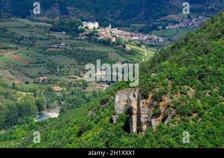 FRANKREICH. AVEYRON (12). IN DEN VORPOMMERN. GRANDES CAUSSES. TARN VALLEY. DAS DORF RIVIERE-SUR-TARN. Stockfoto