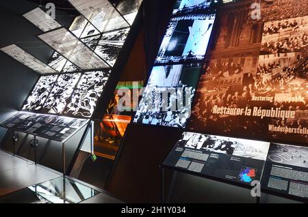 FRANKREICH. HAUTE-MARNE (52). COLOMBEY-LES-DEUX-EGLISES. DAS MEMORIAL CHARLES DE GAULLE VON JACQUES HIRSE UND JEAN-COME CHILOU, DEM FRANZÖSISCHEN ARCHIT, VORGESTELLT Stockfoto