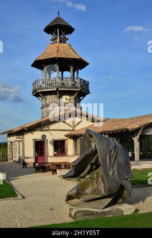 GIRONDE (33). BORDEAUX. MARTILLAC. GRÄBER. PESSAC-LEOGNAN. DAS CHATEAU SMITH HAUT-LAFITTEIS IST BEKANNT FÜR SEINE WEINE, ABER AUCH FÜR DIE KUNSTSAMMLUNG VON FLO Stockfoto