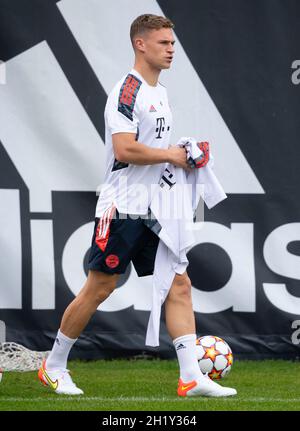 München, Deutschland. Oktober 2021. Fußball: Champions League, Benfica Lissabon - FC Bayern, Gruppenphase, Abschlusstraining FC Bayern auf dem Trainingsgelände in der Säbener Straße. Joshua Kimmich in Aktion. Quelle: Sven Hoppe/dpa/Alamy Live News Stockfoto