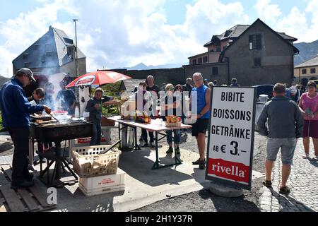 Essen zum Mitnehmen auf dem Gotthardpass oder St. Gotthardpass 2021 Stockfoto