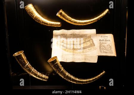 Goldene zeremonielle Hörner aus dem 5th. Jahrhundert im Dänischen Nationalmuseum in Kopenhagen, Dänemark Stockfoto