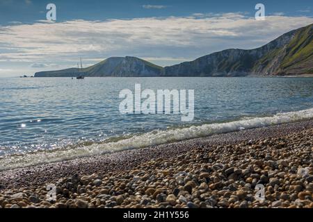 Blick von Worbarrow Bay auf die Mupe Bay auf der Isle of Purbeck, Dorset, England, Großbritannien Stockfoto