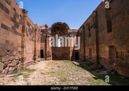Eines der frühesten erhaltenen christlichen Denkmäler in Armenien - Yererouk Basilika aus dem 4. Jahrhundert in der armenischen Provinz Shirak Stockfoto