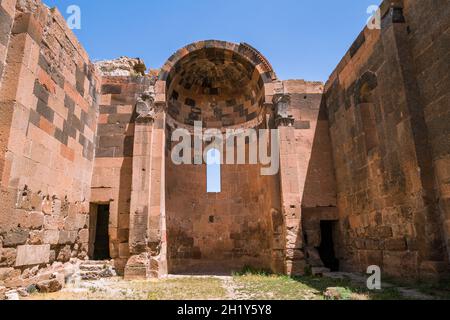 Eines der frühesten erhaltenen christlichen Denkmäler in Armenien - Yererouk Basilika aus dem 4. Jahrhundert in der armenischen Provinz Shirak Stockfoto