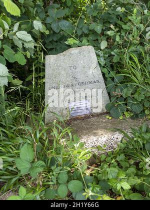 Grabstein auf dem Clarendon Way to 'Unknown German Airmen' vom 25. August 1940 in Hampshire, England, Großbritannien Stockfoto