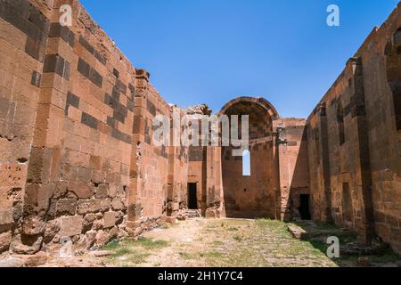 Eines der frühesten erhaltenen christlichen Denkmäler in Armenien - Yererouk Basilika aus dem 4. Jahrhundert in der armenischen Provinz Shirak Stockfoto
