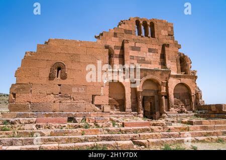 Eines der frühesten erhaltenen christlichen Denkmäler in Armenien - Yererouk Basilika aus dem 4. Jahrhundert in der armenischen Provinz Shirak Stockfoto