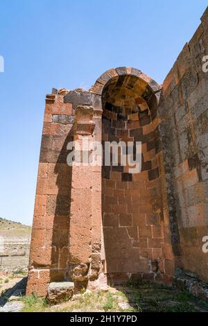 Eines der frühesten erhaltenen christlichen Denkmäler in Armenien - Yererouk Basilika aus dem 4. Jahrhundert in der armenischen Provinz Shirak Stockfoto