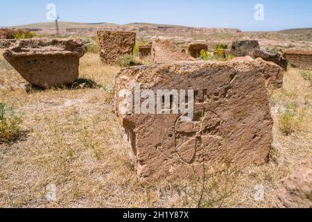 Eines der frühesten erhaltenen christlichen Denkmäler in Armenien - Yererouk Basilika aus dem 4. Jahrhundert in der armenischen Provinz Shirak Stockfoto