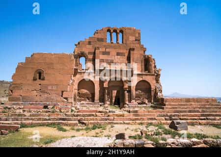 Eines der frühesten erhaltenen christlichen Denkmäler in Armenien - Yererouk Basilika aus dem 4. Jahrhundert in der armenischen Provinz Shirak Stockfoto
