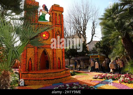 FRANKREICH. ALPES-MARITIMES (06) MENTON. ZITRONENFEST. AUSSTELLUNGEN AUF DEM GELÄNDE DER AGRUMED IM BIOVES GARTEN. BROADWAY IM RHYTHMUS DER BERÜHMTESTEN Stockfoto