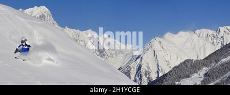 OFF-PISTE SKIFAHREN ODER FREERIDE, ESPACE SAN BERNARDO, LA THUILE, VAL D'AOSTE, ITALIEN Stockfoto