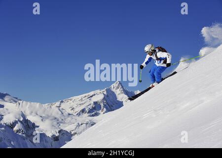 OFF-PISTE SKIFAHREN ODER FREERIDE, ESPACE SAN BERNARDO, LA THUILE, VAL D'AOSTE, ITALIEN Stockfoto