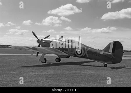 Restaurierter Hawker-Sturmflug V7497 auf dem Flugplatz Duxford, Cambridgeshire Stockfoto