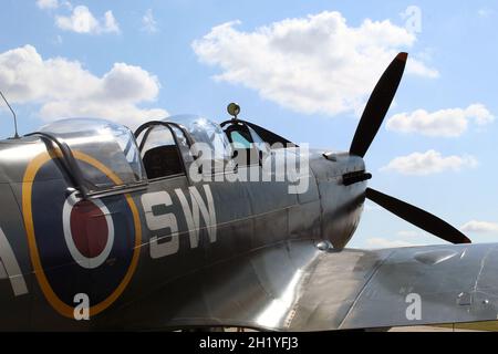 Spitfire T.IX PT462 auf einer Flugschau, Flugplatz Duxford, Cambridgeshire Stockfoto