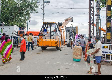 durga Idol Immersion Prozess und Sitzung im Babughat kalkata West bengalen indien Stockfoto