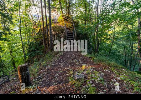 Wunderschöne Herbstwanderung bei Beuron im Naturpark Obere Donau mit tollen Ausblicken und Panoramen Stockfoto