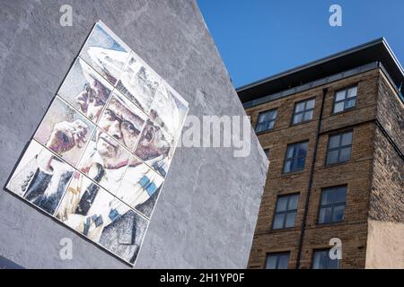 Portrait von David Hockney aus Tausenden von lackierte Nägel, in wenig Deutschland, Bradford, West Yorkshire, England. Von dem Künstler Marcus Levine. Stockfoto