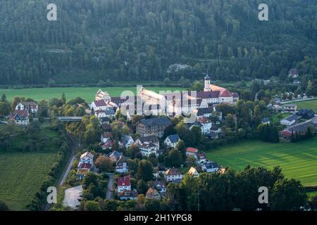 Wunderschöne Herbstwanderung bei Beuron im Naturpark Obere Donau mit tollen Ausblicken und Panoramen Stockfoto