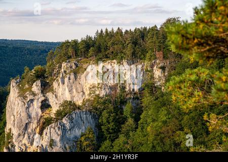 Wunderschöne Herbstwanderung bei Beuron im Naturpark Obere Donau mit tollen Ausblicken und Panoramen Stockfoto