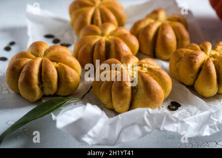 Vegane Kürbisbrötchen Stockfoto
