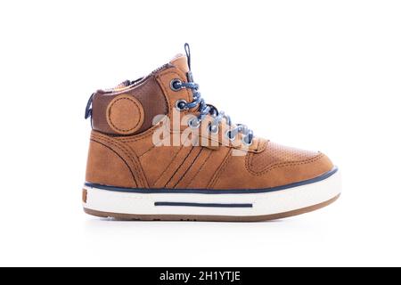 Braunes Leder männlichen Schuhe auf weißem Hintergrund. Stockfoto