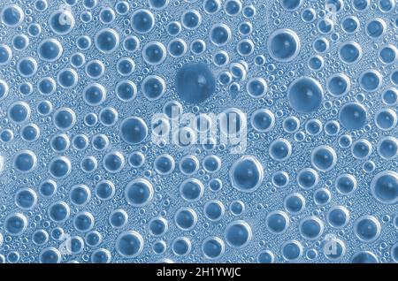 Nach dem Dampf kommen unterschiedliche Bläschen zusammen. Stockfoto