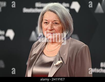 19. Oktober 2021, Hessen, Frankfurt/Main: Mary May Simon, Generalgouverneurin von Kanada, nimmt an der Eröffnungsfeier der Frankfurter Buchmesse in der Festhalle Teil. Das diesjährige Gastland ist Kanada. Foto: Arne Dedert/dpa Stockfoto